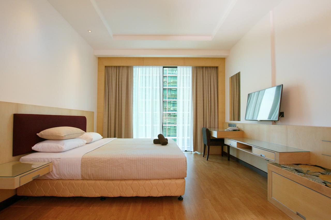 Bernard Holiday Home 2 @ Boulevard Imperial Suite กูชิง ภายนอก รูปภาพ