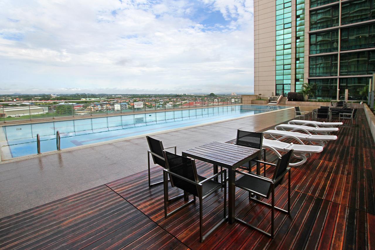 Bernard Holiday Home 2 @ Boulevard Imperial Suite กูชิง ภายนอก รูปภาพ